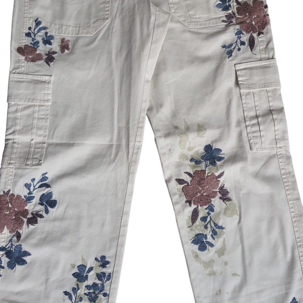Sundance Embroidered Floral Cargo Pants Womens Size 2 Cream Spring Straight Leg - Picture 15 of 16